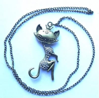 Lange ketting met sexy poes strass hanger