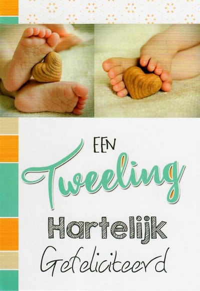 Een tweeling! Hartelijk gefeliciteerd! Een lieve en schattige kaart met een hartje tussen de babyvoetjes in.  Een zeer geschikte kaart om zo te geven of om bij een cadeau te voegen. Een dubbele wenskaart inclusief envelop en in folie verpakt.