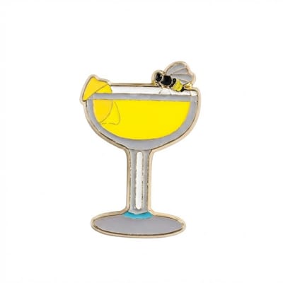 Geel zilverkleurige broche dames cocktail glas vorm met bij detail decoratieve emaille broche speld geschikt voor jas denim jasje tas of kleding