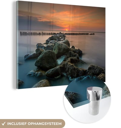 MuchoWow® Glasschilderij 160x120 cm - Schilderij acrylglas - Zee - Zon - Stenen - Foto op glas - Muurdecoratie woonkamer - Wanddecoratie slaapkamer - Schilderijen