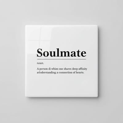 Decoratieve Keramische Tegel “Soulmate” met Betekenisvolle Definitie – Minimalistische Romantische Wanddecoratie – 15 × 15 cm
