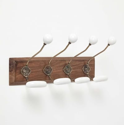 Homescapes vintage wandkapstok met keramische haken op massief houten strook