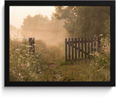 Poster in lijst - Fotolijst 40x30 cm - Posters - Hek - Natuur - Mist - Veld - Posterlijst zwart - Decoratie - Wanddecoratie woonkamer - Muurdecoratie slaapkamer