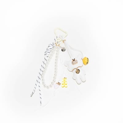 xoxo Wildhearts Bag Charm - Teddy Twist - White - Hangertje voor handtas - Accessoire voor dames tas - Hanger met teddybear - Beertje - Sleutelhanger - Wit