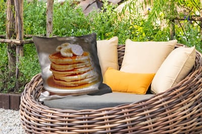 Sierkussen Buiten - Pannenkoeken - Banaan - Siroop - Wit - Beige - 60x60 cm - Weerbestendig