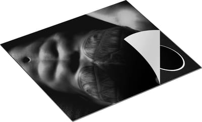 Chefcare Inductie Beschermer Naakte Man met een Sixpack en Tattoos - Erotiek - Zwart Wit - 60x50 cm - Afdekplaat Inductie - Kookplaat Beschermer - Inductie Mat