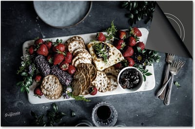 Inductie beschermer 60x60 - afdekplaat inductie mat - Dietrix Kookplaat beschermer - Exclusief - Food - Toast Aardbei Plank op zwart