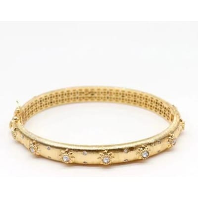 Klassieke Court-stijl draadtekening armband voor dames lichte luxe elegant groene kristal retro bloem bangles bruiloft fijne sieraden beige