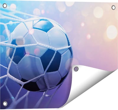 Gards Tuinposter Voetbal Bal Door het Goal Heen - 50x40 cm - Tuindoek - Tuindecoratie - Wanddecoratie buiten - Tuinschilderij
