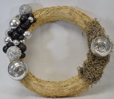 ZoeZo Design - Krans - natuurlijke materialen - riet - Ø 40 cm - ligkrans - kerstkrans - tafelkrans - met 2 waxinelichtjeshouders - zwart - zilver - glitter - kerststukje