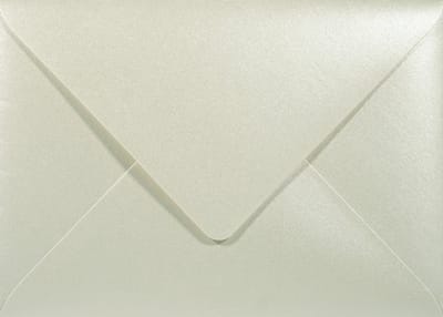 Metallic (parelmoer) ecru enveloppen A6 - 125 x 175 mm - B6 - 25 stuks - NK natgelijmde - 120 gram - Majestic - Netuno