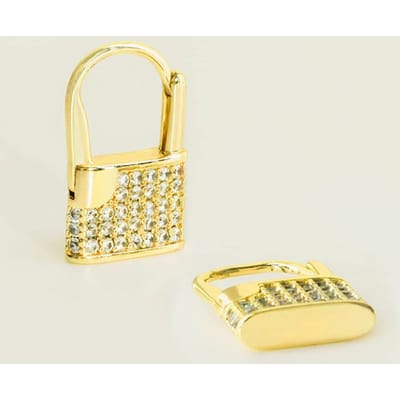 Huitan Goudkleurige Lock Oorbellen voor Dames Kleine Stijlvolle Glanzende Dames Accessoires Luxe Feest Aantrekkelijke Mode Sieraden beige