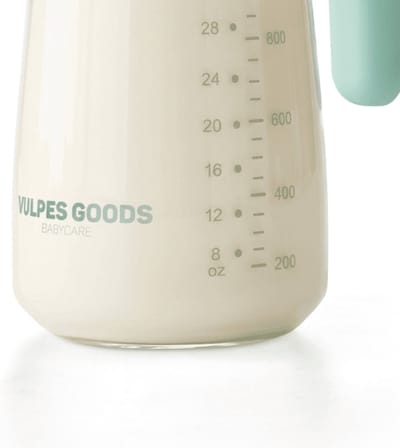 Vulpes Goods® Babycare - Milk Pitcher – Melkkan met Deksel – Moedermelk Bewaarfles Glas – ook Voor Babyvoeding & Formula – Lekvrij – BPA-vrij – 1000 ml - Incl. Schoonmaakborstel
