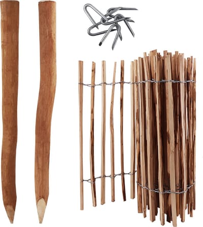 Complete set van 5 meter, schutting van 60 cm hoog, lattenafstand 4-6 cm, met 5 houten palen van 1,05 meter lang en nietjes.