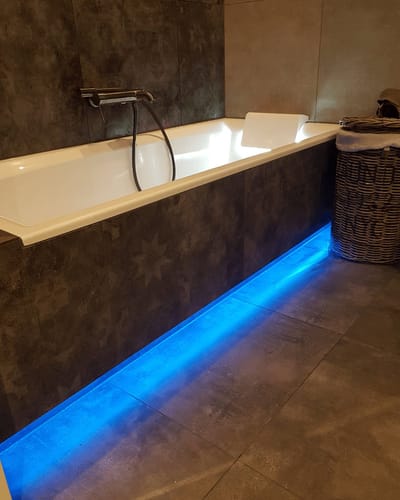 Badkamerverlichting | Bad led strip set | Badkamer verlichting | Onderbouwverlichting | 2 meter led strip | RGBW | Multicolor verlichting | Met afstandsbediening