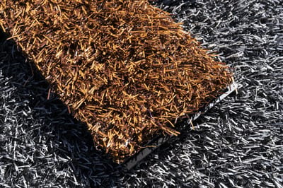 Bruin Kunstgras 2 x 13 meter - 25mm ✅ Nederlandse Productie - Uitgeroepen zachtste Grastapijt ✅ Waterdoorlatend | Tuin | Kind | Dier
