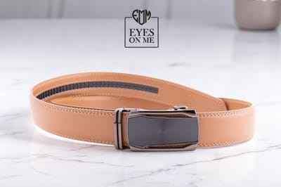Lichtbruine lederen riem zonder gaatjes met automatische gesp voor heren ( Model L130 )