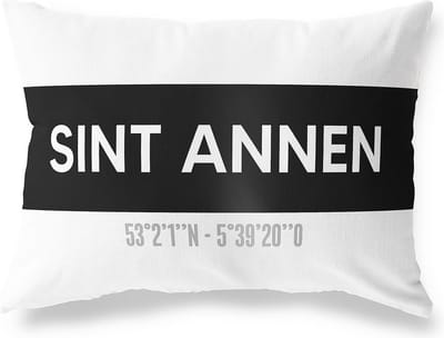 Tuinkussen SINT ANNEN - GRONINGEN met coördinaten - Buitenkussen - Bootkussen - Weerbestendig - Jouw Plaats - Studio216 - Modern - Zwart-Wit - 50x30cm