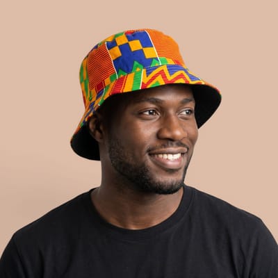 Bucket hat / Vissershoedje met Afrikaanse print - Geel Blauw Kente - Kinderen & Volwassenen (Unisex) - S