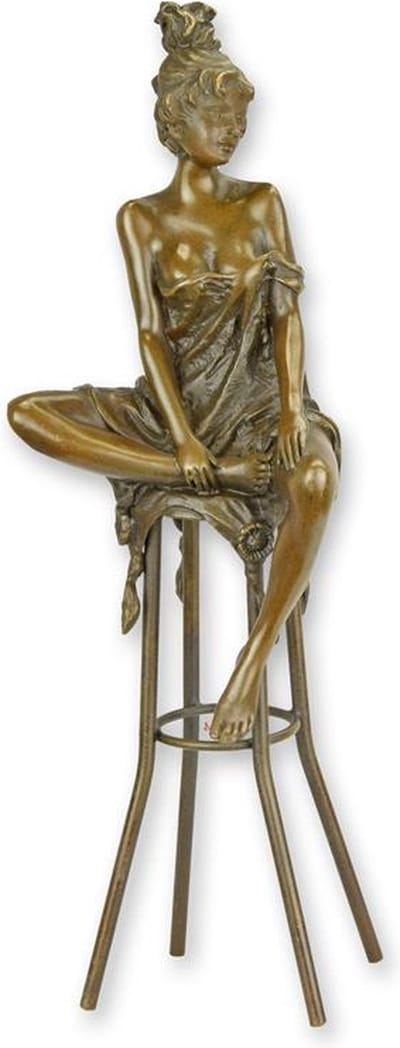 Bronzen Beeld ‘Lady on Bar Chair’ sculptuur – Beeld & Sculptuur – bronzen beeld vrouw op barstoel – figuratieve kunst – interieuraccent – cadeau-idee – 27,8 cm hoog – Bronskleur