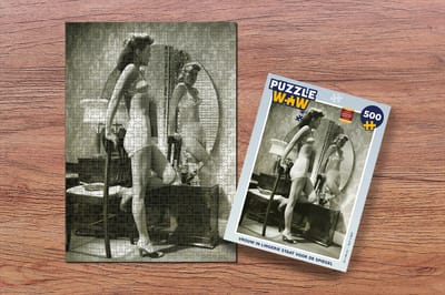 Puzzel Vrouw in lingerie staat voor de spiegel - Legpuzzel - Puzzel 500 stukjes