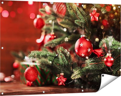 Gards Tuinposter Kerstboom met Rode Lichtjes en Kerstballen - 120x80 cm - Tuindoek - Tuindecoratie - Wanddecoratie buiten - Tuinschilderij