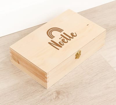 Houten kistje 'Noëlle' Regenboog - Tekenkist - Herinneringsdoos - Kraamcadeau - Knutseldoos - Memorybox - Baby - Geboorte