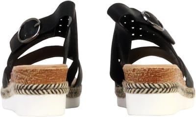 Sandalen met plateauzool en riempje