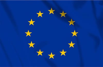 New Age Devi - Originele Europese Vlag - 90x150cm - Sterke Kwaliteit - Incl. Bevestigingsringen - Europe Flag - Originele Kleuren