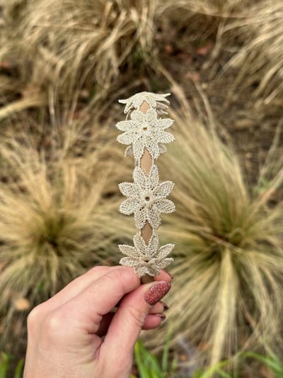 Diadeem - Meisjes diadeem - Haarband Bloem goud puntig blad - Meisjes haarband - Haarbandjes - Haaraccessoires - Haaraccessoires voor meisjes - Handmade - Gouden diadeem - Bruiloft - Haaraccessoires Bruiloft - Cadeautje