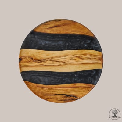 Wood and Olives - Olijfhouten Borrelplank met Epoxy - Handgemaakt - 40 cm - Zwart