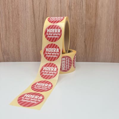500 stickers op Rol Hoera ik mag naar de basisschool - afscheid peuterspeelzaal gastouder - sluitsticker - verpakkingssticker - wensetiket - stickerrol - Hippekaartjeswinkel