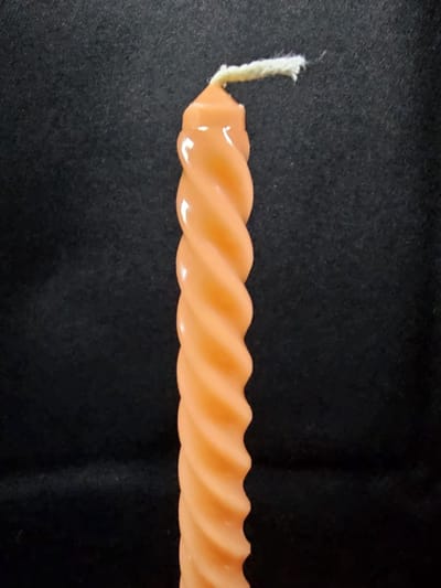 Countryfield dinerkaarsen Twirly oranje 30 cm