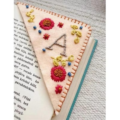 Nouveau Design Marque-page d'Angle Brodé à la Main Mignon Fleur Lettre Broderie Marque-pages Feutre Cousu Marque-page d'Angle Pince Livre