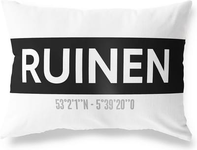Tuinkussen RUINEN - DRENTHE met coördinaten - Buitenkussen - Bootkussen - Weerbestendig - Jouw Plaats - Studio216 - Modern - Zwart-Wit - 50x30cm