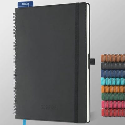 Weekplanner 2025-2026 A4 - 18-maanden boekkalender met zachte cover en penhouder