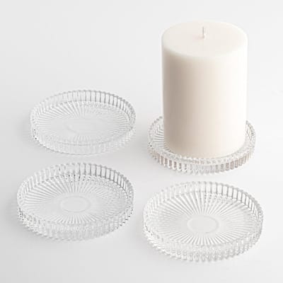 Torre & Tagus Heldere geribbelde glazen kandelaar en plaat set van 4, 3,75 inch diameter, kaarsplaten en trays met verhoogde rand voor pijlerkaarsen, dubbel als verzwaarde drankonderzetters (Anya)