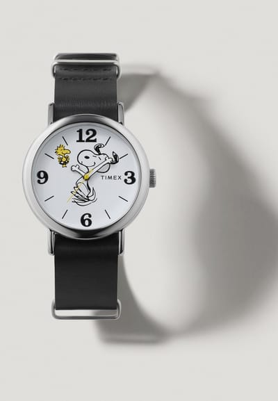 Timex Timex X Peanuts Weekender Snoopy Quartz Analoog Horloge Zwart En Zilverkleurig Kast Gemaakt Van 100% Loodarm Messing En Een Armband Van 100% Leer 40 TW2Y60900AJ
