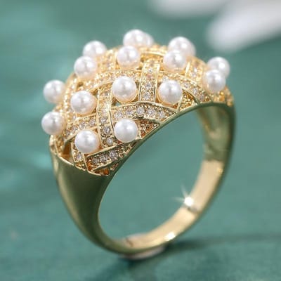 Vintage Koperen Materiaal Ingelegd Imitatie Parel Ring Dames Modieuze Vergulde Bloemencluster Ring Charm Sieraden 8 beige