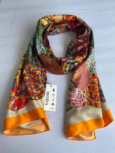 Sjaal met kleuren van glad materiaal 20% zijde met 80% viscose / satijn feel