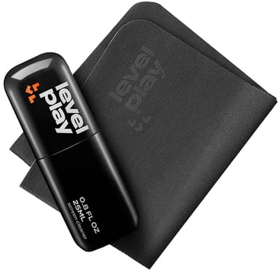 Levelplay Schermreiniger Kit – Voor Touchscreens, Monitoren en Lenzen, Milde Formule zonder agressieve chemicaliën, Wasbare Microvezeldoek (Klein) – Reishandige 25ml Sprayfles