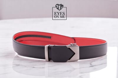 Zwart + rood lederen riem zonder gaatjes met automatische gesp voor heren ( model N040 )