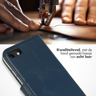 Selencia Hoesje - Geschikt voor Apple iPhone SE (2022) / SE (2020) / 8 / 7 / 6s / 6 - Echt Lederen Bookcase - Blauw