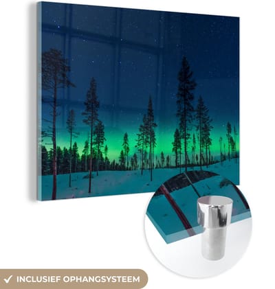 MuchoWow® Glasschilderij 160x120 cm - Schilderij acrylglas - Noorderlicht - Sneeuw - Bomen - Natuur - Groen - Foto op glas - Schilderijen