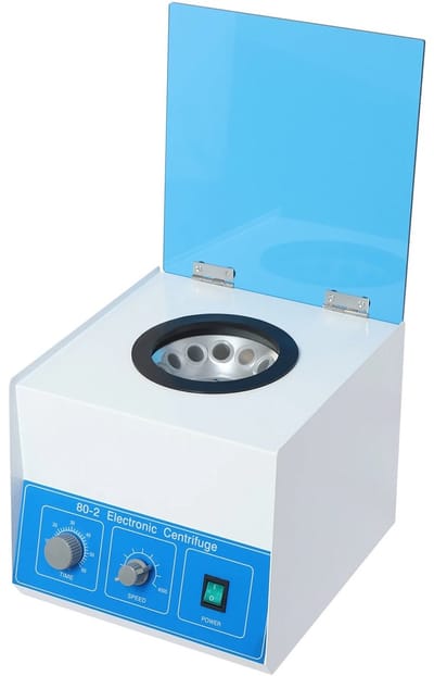 Desktop Lab Centrifuge – Elektrische Tafelmodel Centrifuge – Professioneel Gebruik – Blauw/Wit – Koudgewalst Staal – 28,5 x 30,5 x 24 cm – 12 x 20 ml Adapters – Instelbare Snelheid 0-4000 RPM – Timer 0-60 Min – Veiligheidszekering