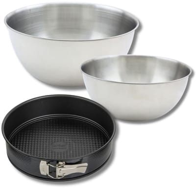 Set bestaande uit 1 springvorm 26 cm, 1 spatel Zenker en 2 mengkommen van roestvrij staal Fackelmann