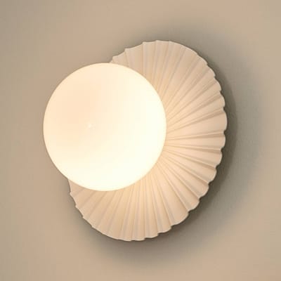 Nuura Aps Nuura wandlamp Liila Muuse, Ø 20 cm IP44, wit/opaak