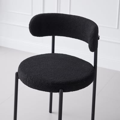 Eetkamerset 100 cm Ronde Eettafel met 4 Bouclé Eetkamerstoelen – 5-delige Dining Set voor Keuken, Woonkamer, Balkon, Restaurant & Kantoor – Moderne Design Keukentafel Set – 100 x 100 x 76,5 cm – Donkere Houtkleur & zwart – Vermissen