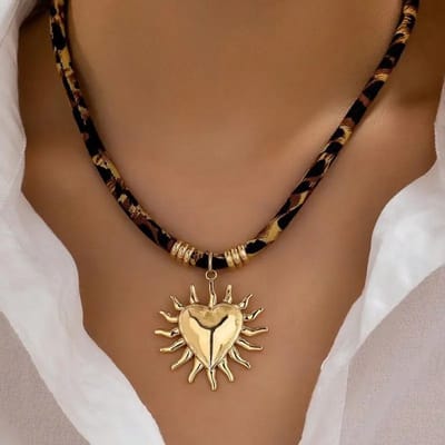 Sorprese Solé Ketting Dames - Goudkleurige Hanger en Luipaard Print - Luxe Dames Ketting - Goudkleurig - Verstelbaar - Perfect Cadeau voor Haar - Sinterklaas - Kerst - Model ZZ
