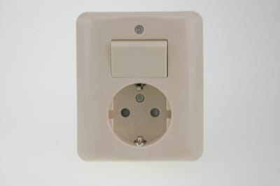 Uni Inbouw Combinatie - Stopcontact en Schakelaar - Wissel - Randaarde - Crème